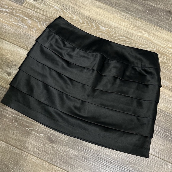 🛍️ cute little black mini skirt with excellent condition. - Picture 1 of 7